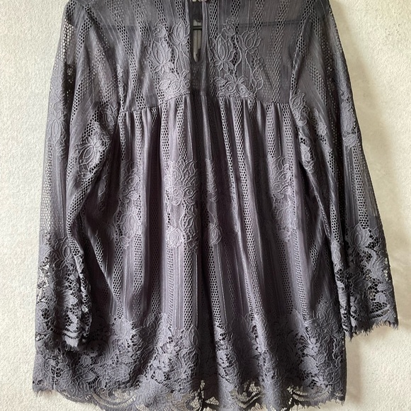 Chance or Fate Elegant Lace Tunic Top. Size L. - Picture 7 of 10